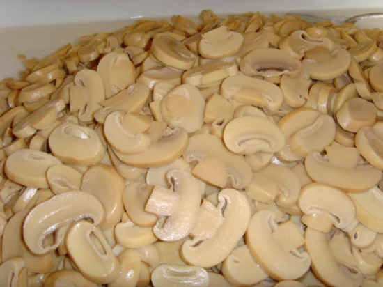 Rebanada de champiñones enteros enlatados de buena calidad en alimentos enlatados de China